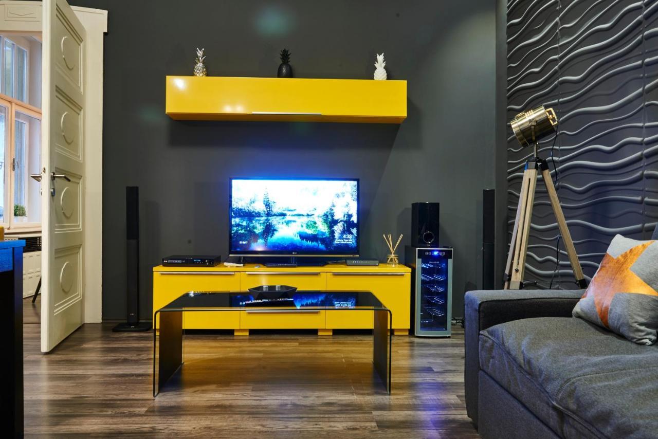 Central Location Yellow-Black Apartment Budapest Eksteriør billede